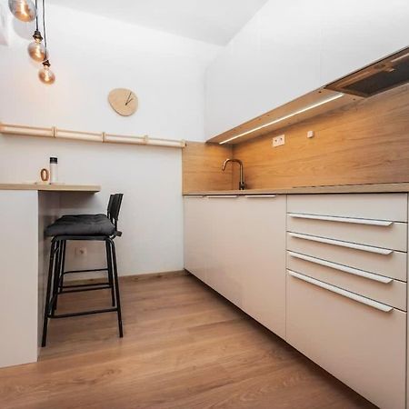 City Center Apartment - Modern & Elegant Bratislava Eksteriør billede