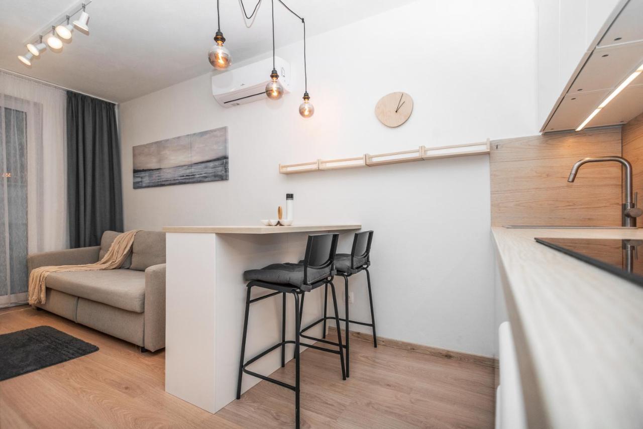 City Center Apartment - Modern & Elegant Bratislava Eksteriør billede