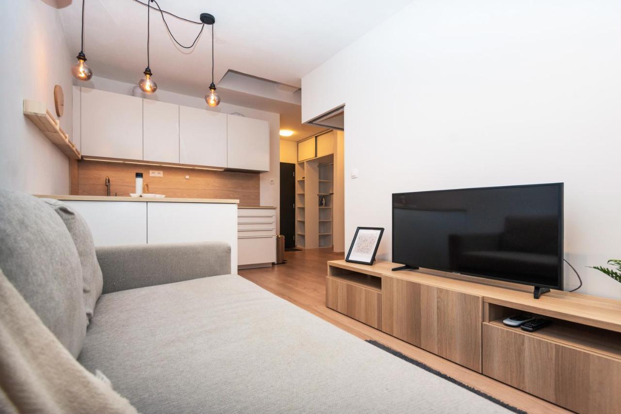 City Center Apartment - Modern & Elegant Bratislava Eksteriør billede