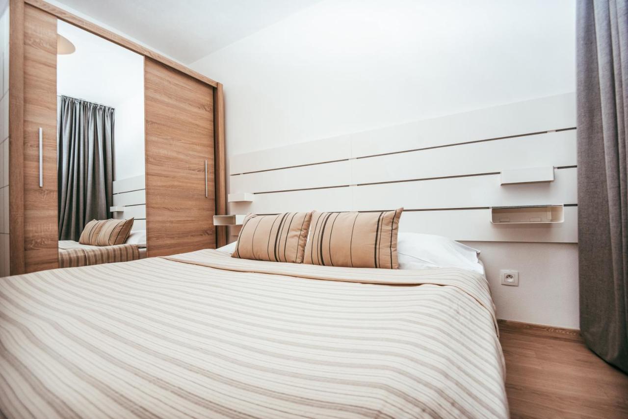 City Center Apartment - Modern & Elegant Bratislava Eksteriør billede