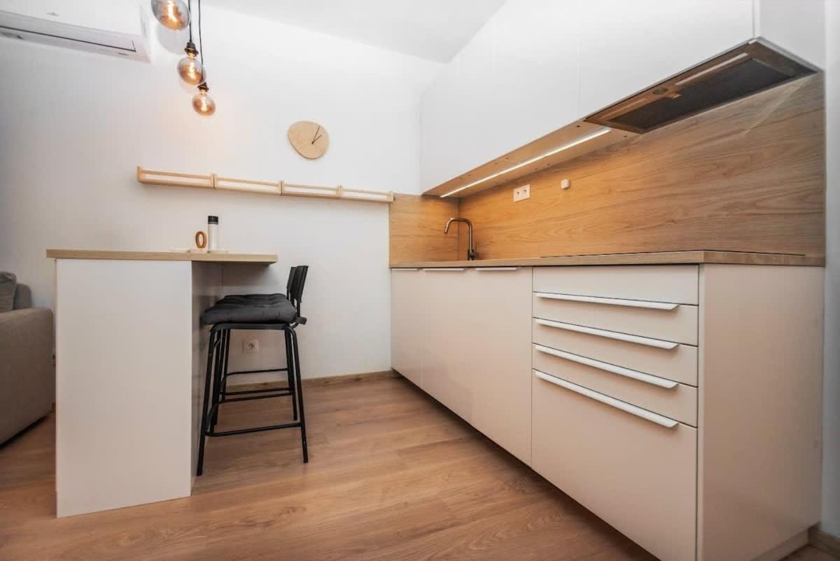 City Center Apartment - Modern & Elegant Bratislava Eksteriør billede