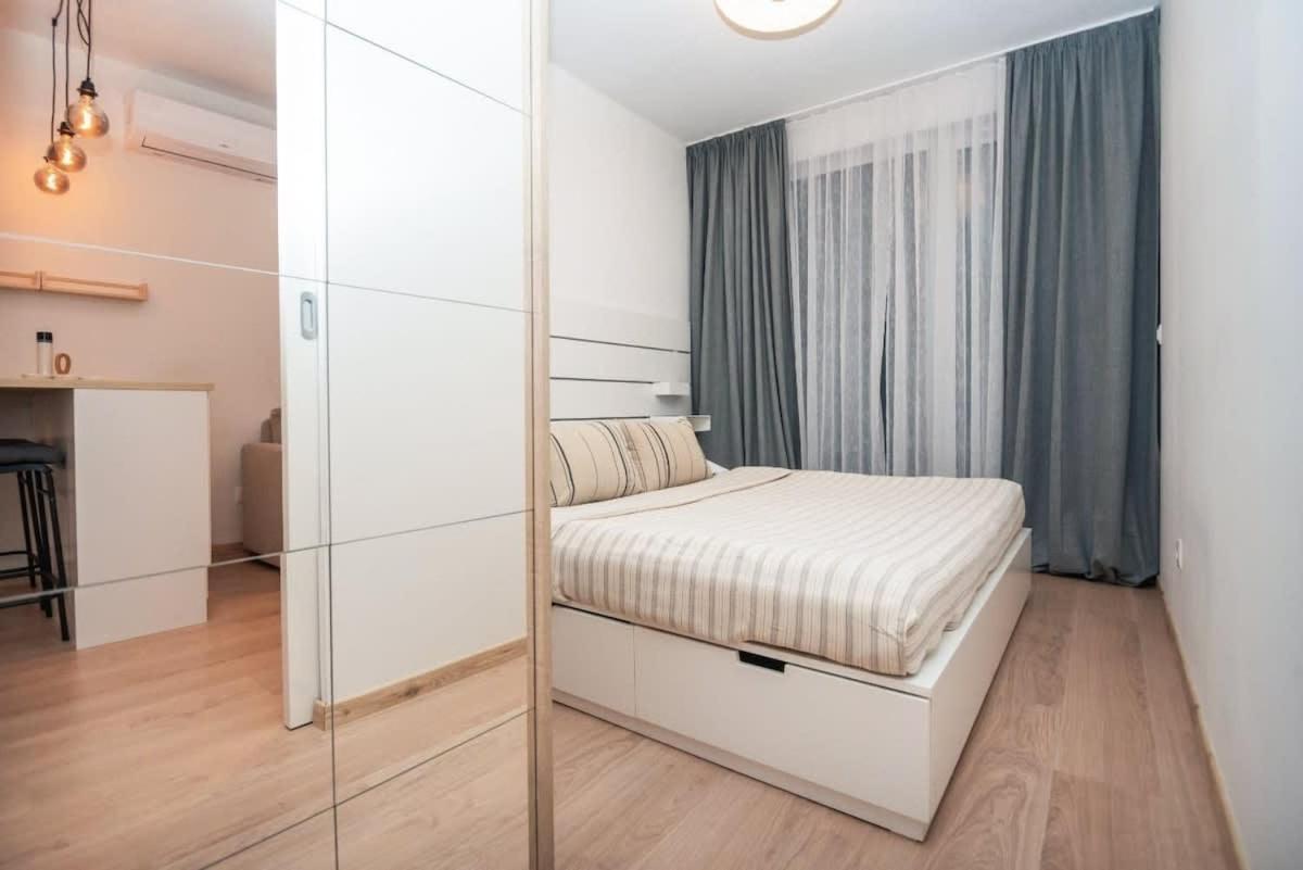 City Center Apartment - Modern & Elegant Bratislava Eksteriør billede
