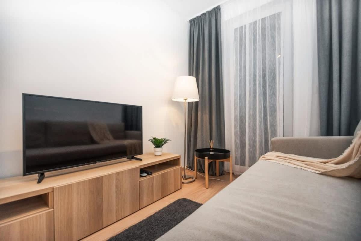 City Center Apartment - Modern & Elegant Bratislava Eksteriør billede