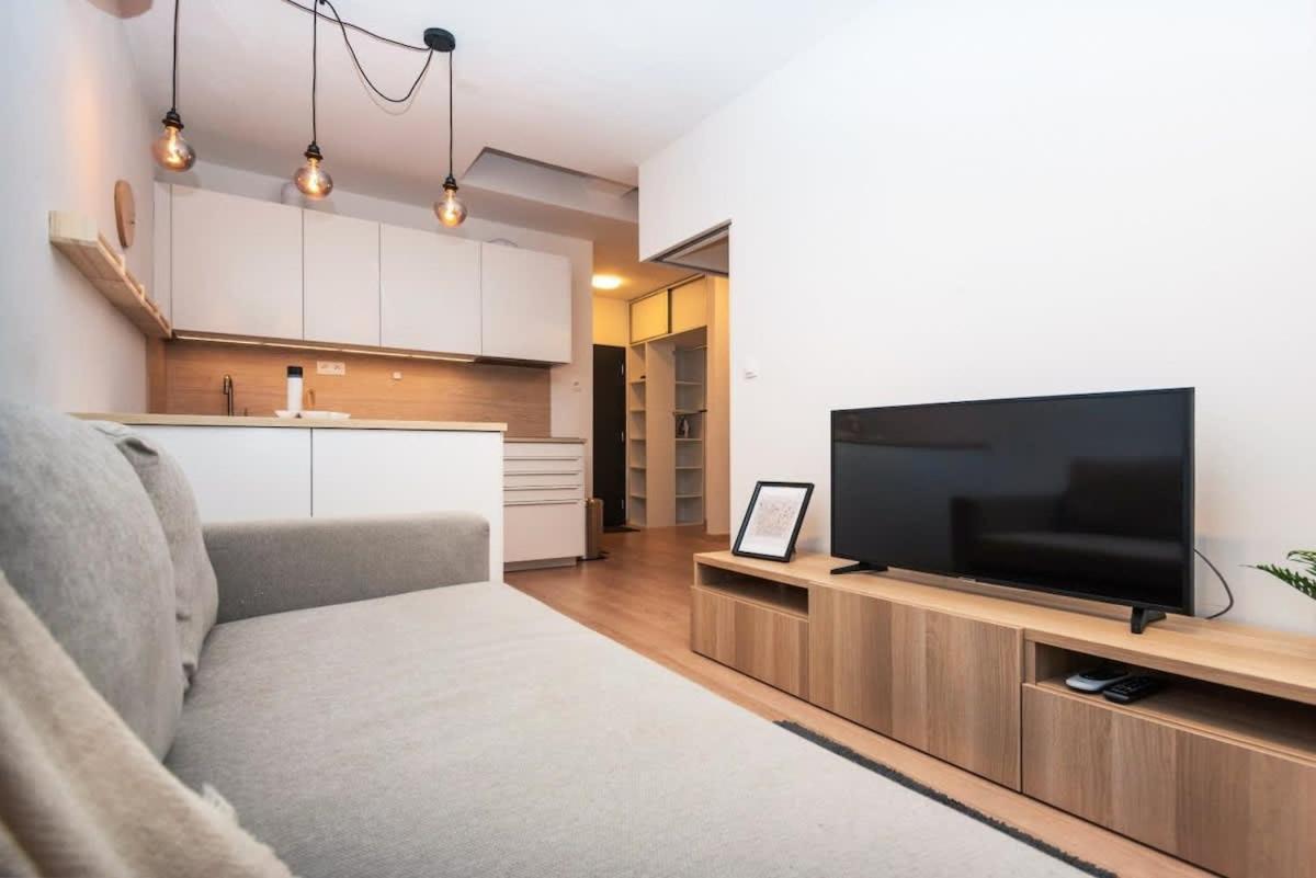 City Center Apartment - Modern & Elegant Bratislava Eksteriør billede